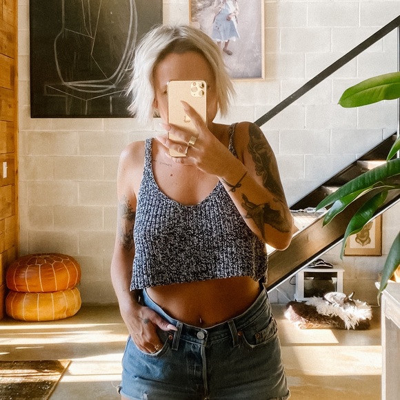 TALULA BLACK & WHITE KNIT CROPPED TANK - Picture 4 of 8